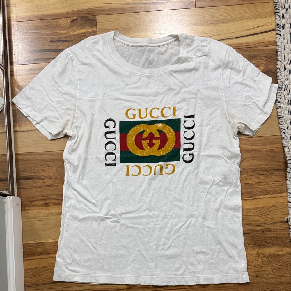 Vintage Men’s Gucci White T-Shirt with Interlock Logo Design
